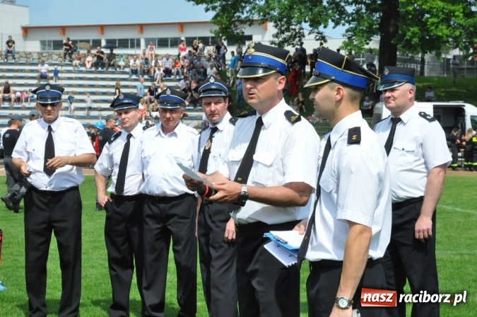 Zdjęcie w galerii na portalu naszraciborz.pl: Strażacy ochotnicy z Raciborza rywalizują na stadionie OSiR. Stawką Puchar Prezydenta wiadomości z regionu