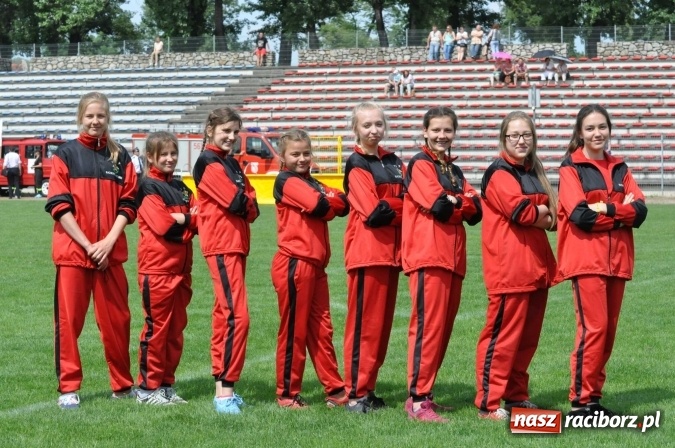 Zdjęcie w galerii na portalu naszraciborz.pl: Strażacy ochotnicy z Raciborza rywalizują na stadionie OSiR. Stawką Puchar Prezydenta wiadomości z regionu