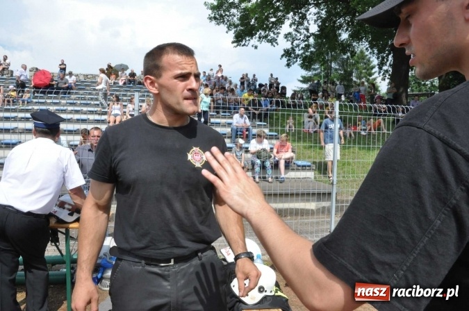 Zdjęcie w galerii na portalu naszraciborz.pl: Strażacy ochotnicy z Raciborza rywalizują na stadionie OSiR. Stawką Puchar Prezydenta wiadomości z regionu