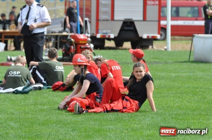 Zdjęcie w galerii na portalu naszraciborz.pl: Strażacy ochotnicy z Raciborza rywalizują na stadionie OSiR. Stawką Puchar Prezydenta wiadomości z regionu