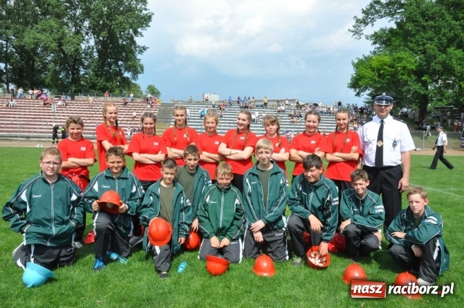 Zdjęcie w galerii na portalu naszraciborz.pl: Strażacy ochotnicy z Raciborza rywalizują na stadionie OSiR. Stawką Puchar Prezydenta wiadomości z regionu