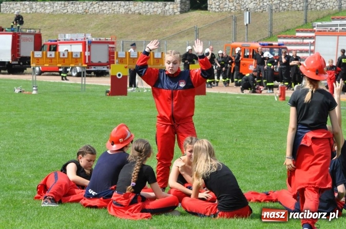 Zdjęcie w galerii na portalu naszraciborz.pl: Strażacy ochotnicy z Raciborza rywalizują na stadionie OSiR. Stawką Puchar Prezydenta wiadomości z regionu