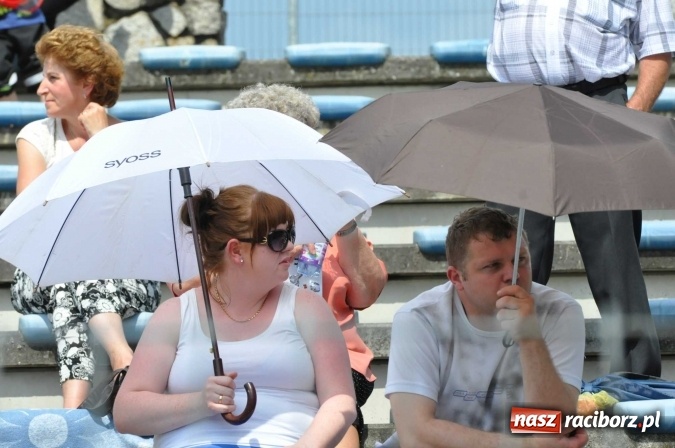 Zdjęcie w galerii na portalu naszraciborz.pl: Strażacy ochotnicy z Raciborza rywalizują na stadionie OSiR. Stawką Puchar Prezydenta wiadomości z regionu