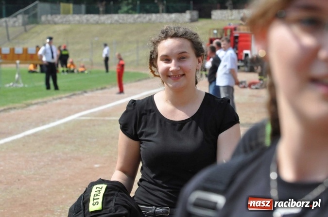 Zdjęcie w galerii na portalu naszraciborz.pl: Strażacy ochotnicy z Raciborza rywalizują na stadionie OSiR. Stawką Puchar Prezydenta wiadomości z regionu