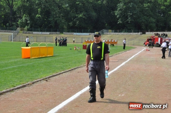Zdjęcie w galerii na portalu naszraciborz.pl: Strażacy ochotnicy z Raciborza rywalizują na stadionie OSiR. Stawką Puchar Prezydenta wiadomości z regionu