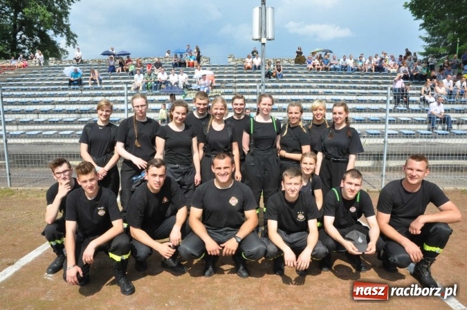 Zdjęcie w galerii na portalu naszraciborz.pl: Strażacy ochotnicy z Raciborza rywalizują na stadionie OSiR. Stawką Puchar Prezydenta wiadomości z regionu