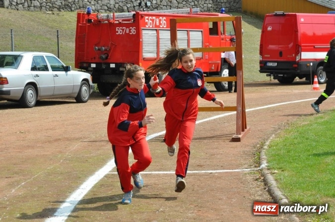 Zdjęcie w galerii na portalu naszraciborz.pl: Strażacy ochotnicy z Raciborza rywalizują na stadionie OSiR. Stawką Puchar Prezydenta wiadomości z regionu
