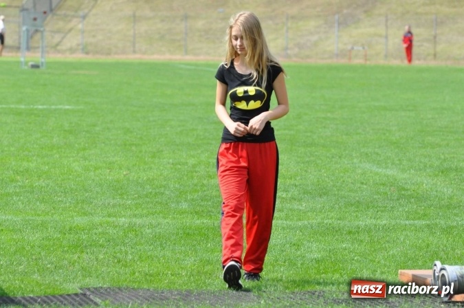 Zdjęcie w galerii na portalu naszraciborz.pl: Strażacy ochotnicy z Raciborza rywalizują na stadionie OSiR. Stawką Puchar Prezydenta wiadomości z regionu