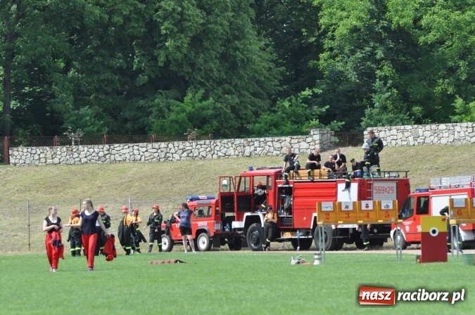 Zdjęcie w galerii na portalu naszraciborz.pl: Strażacy ochotnicy z Raciborza rywalizują na stadionie OSiR. Stawką Puchar Prezydenta wiadomości z regionu