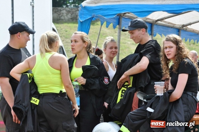 Zdjęcie w galerii na portalu naszraciborz.pl: Strażacy ochotnicy z Raciborza rywalizują na stadionie OSiR. Stawką Puchar Prezydenta wiadomości z regionu