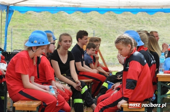 Zdjęcie w galerii na portalu naszraciborz.pl: Strażacy ochotnicy z Raciborza rywalizują na stadionie OSiR. Stawką Puchar Prezydenta wiadomości z regionu