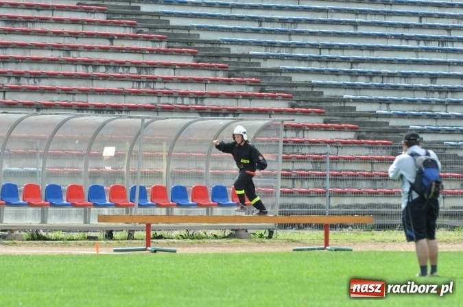 Zdjęcie w galerii na portalu naszraciborz.pl: Strażacy ochotnicy z Raciborza rywalizują na stadionie OSiR. Stawką Puchar Prezydenta wiadomości z regionu
