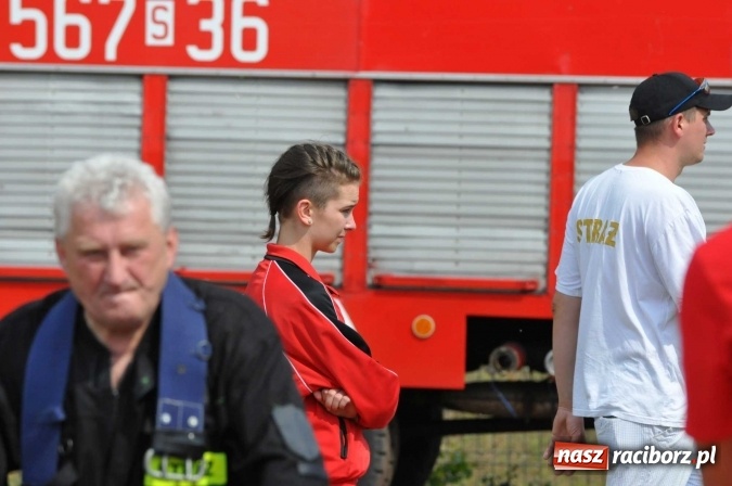 Zdjęcie w galerii na portalu naszraciborz.pl: Strażacy ochotnicy z Raciborza rywalizują na stadionie OSiR. Stawką Puchar Prezydenta wiadomości z regionu