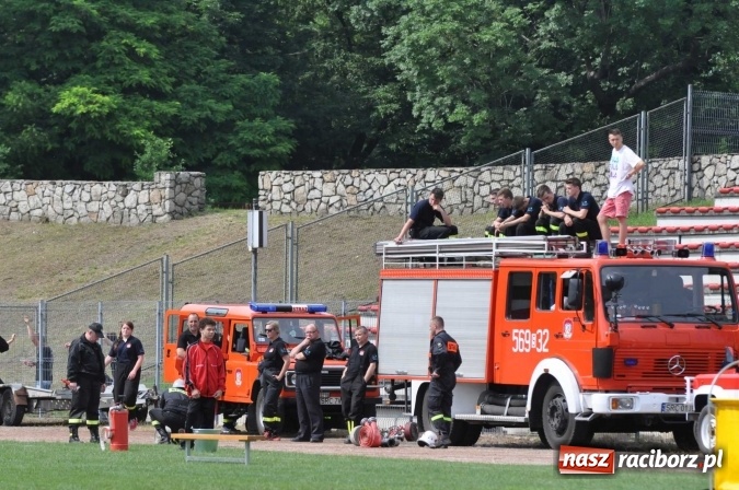 Zdjęcie w galerii na portalu naszraciborz.pl: Strażacy ochotnicy z Raciborza rywalizują na stadionie OSiR. Stawką Puchar Prezydenta wiadomości z regionu