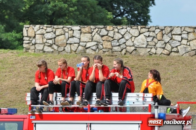 Zdjęcie w galerii na portalu naszraciborz.pl: Strażacy ochotnicy z Raciborza rywalizują na stadionie OSiR. Stawką Puchar Prezydenta wiadomości z regionu