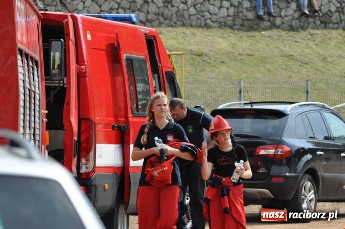 Zdjęcie w galerii na portalu naszraciborz.pl: Strażacy ochotnicy z Raciborza rywalizują na stadionie OSiR. Stawką Puchar Prezydenta wiadomości z regionu