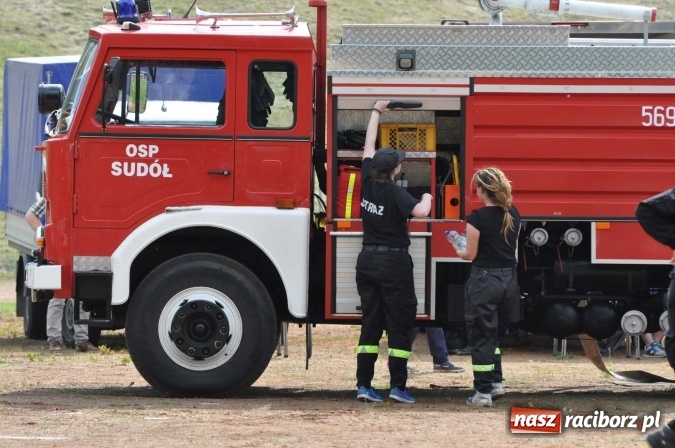 Zdjęcie w galerii na portalu naszraciborz.pl: Strażacy ochotnicy z Raciborza rywalizują na stadionie OSiR. Stawką Puchar Prezydenta wiadomości z regionu