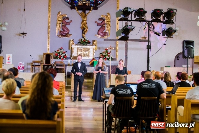 Zdjęcie w galerii na portalu naszraciborz.pl: 1050-lecie Chrztu Polski. Spektakl słowno - muzyczny w kościele św. J&oacute;zefa wiadomości z regionu