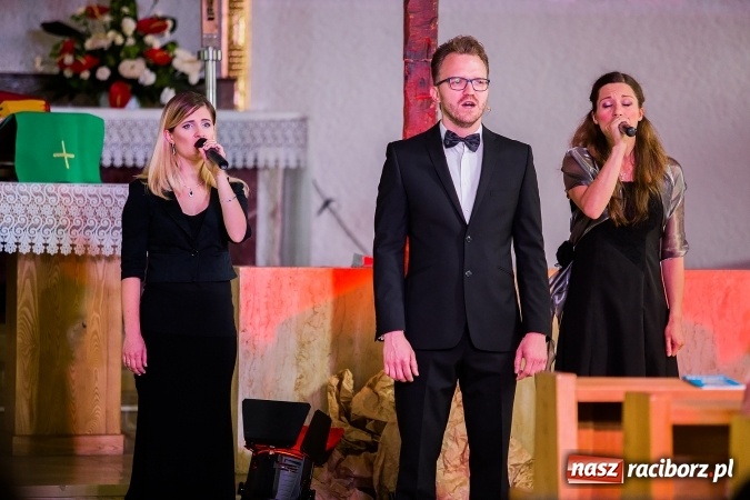 Zdjęcie w galerii na portalu naszraciborz.pl: 1050-lecie Chrztu Polski. Spektakl słowno - muzyczny w kościele św. J&oacute;zefa wiadomości z regionu