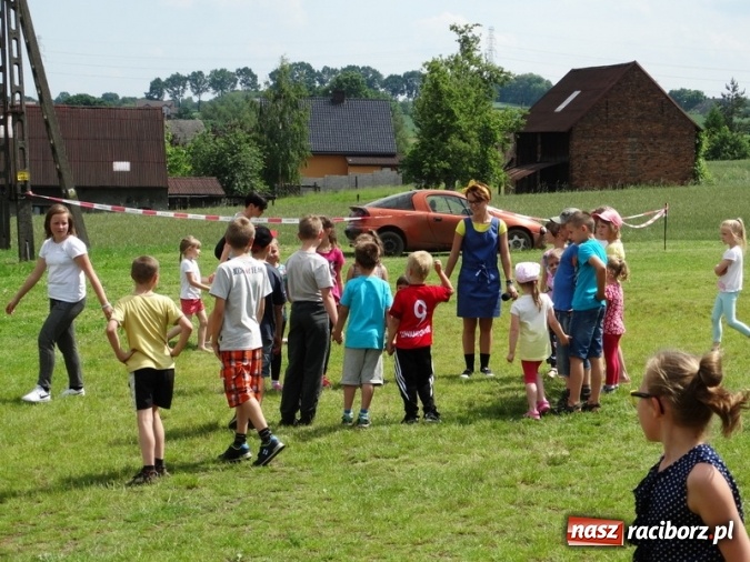Zdjęcie w galerii na portalu naszraciborz.pl: W Rzuchowie hucznie obchodzili Dzień Dziecka wiadomości z regionu