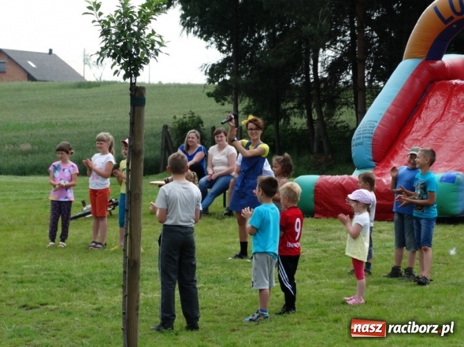 Zdjęcie w galerii na portalu naszraciborz.pl: W Rzuchowie hucznie obchodzili Dzień Dziecka wiadomości z regionu