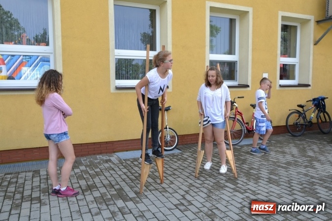 Zdjęcie w galerii na portalu naszraciborz.pl: Król, Królowa, intryg skutki i niesforne krasnoludki wiadomości z regionu