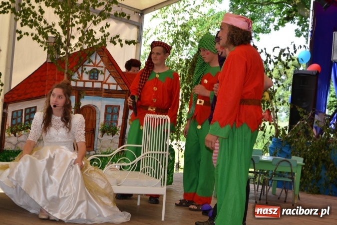 Zdjęcie w galerii na portalu naszraciborz.pl: Król, Królowa, intryg skutki i niesforne krasnoludki wiadomości z regionu