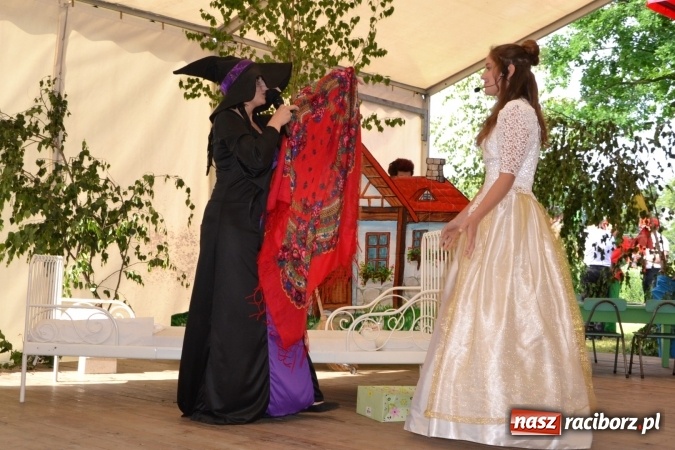 Zdjęcie w galerii na portalu naszraciborz.pl: Król, Królowa, intryg skutki i niesforne krasnoludki wiadomości z regionu