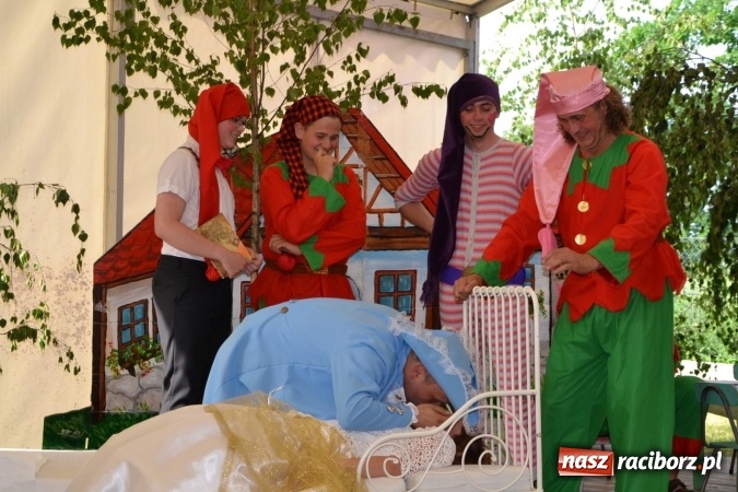 Zdjęcie w galerii na portalu naszraciborz.pl: Król, Królowa, intryg skutki i niesforne krasnoludki wiadomości z regionu