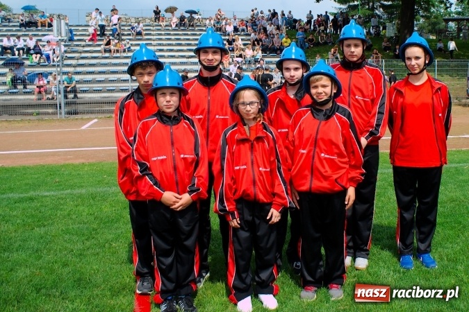 Zdjęcie w galerii na portalu naszraciborz.pl: Strażacy z Brzezia i strażaczki z Sudoła triumfatorami turnieju strażackiego w Raciborzu wiadomości z regionu