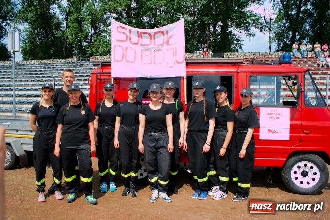 Zdjęcie w galerii na portalu naszraciborz.pl: Strażacy z Brzezia i strażaczki z Sudoła triumfatorami turnieju strażackiego w Raciborzu wiadomości z regionu
