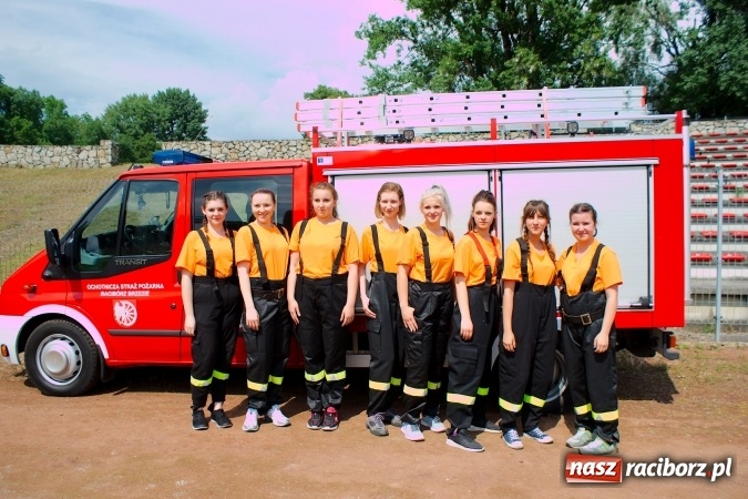 Zdjęcie w galerii na portalu naszraciborz.pl: Strażacy z Brzezia i strażaczki z Sudoła triumfatorami turnieju strażackiego w Raciborzu wiadomości z regionu
