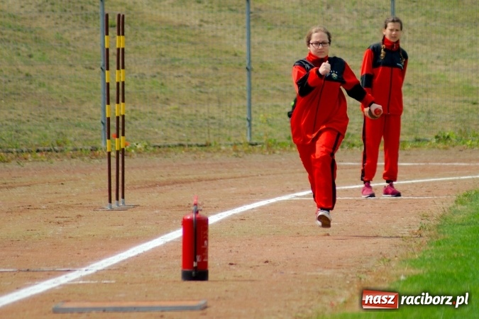 Zdjęcie w galerii na portalu naszraciborz.pl: Strażacy z Brzezia i strażaczki z Sudoła triumfatorami turnieju strażackiego w Raciborzu wiadomości z regionu