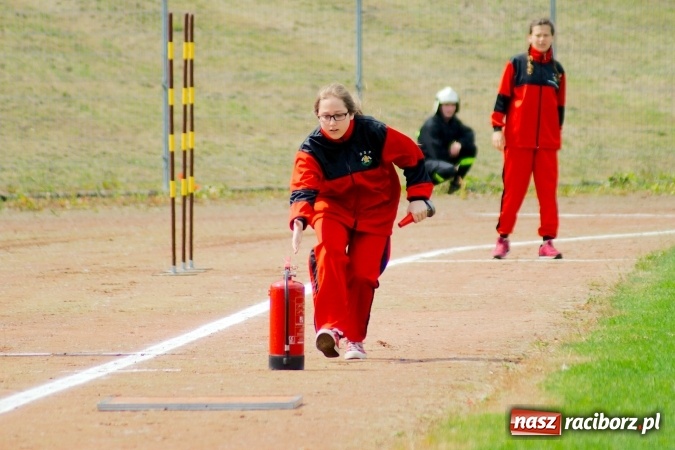 Zdjęcie w galerii na portalu naszraciborz.pl: Strażacy z Brzezia i strażaczki z Sudoła triumfatorami turnieju strażackiego w Raciborzu wiadomości z regionu