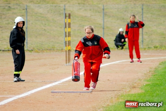 Zdjęcie w galerii na portalu naszraciborz.pl: Strażacy z Brzezia i strażaczki z Sudoła triumfatorami turnieju strażackiego w Raciborzu wiadomości z regionu