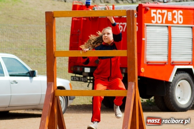 Zdjęcie w galerii na portalu naszraciborz.pl: Strażacy z Brzezia i strażaczki z Sudoła triumfatorami turnieju strażackiego w Raciborzu wiadomości z regionu