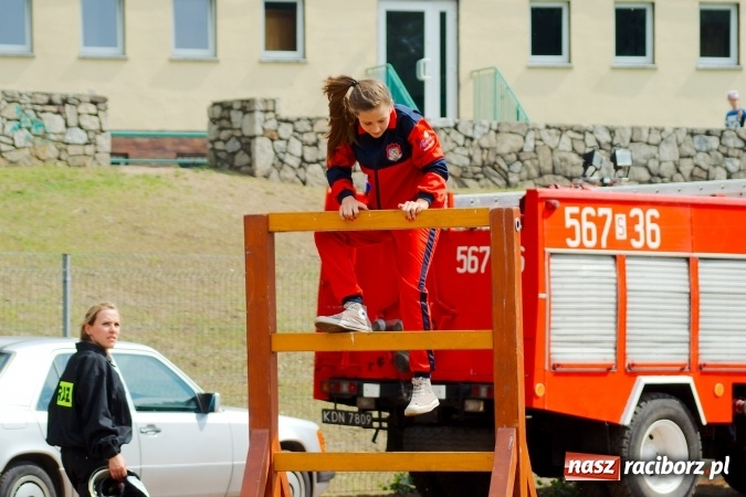 Zdjęcie w galerii na portalu naszraciborz.pl: Strażacy z Brzezia i strażaczki z Sudoła triumfatorami turnieju strażackiego w Raciborzu wiadomości z regionu