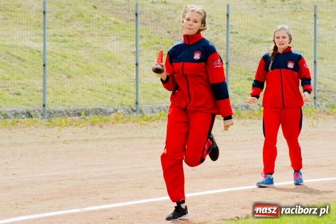 Zdjęcie w galerii na portalu naszraciborz.pl: Strażacy z Brzezia i strażaczki z Sudoła triumfatorami turnieju strażackiego w Raciborzu wiadomości z regionu