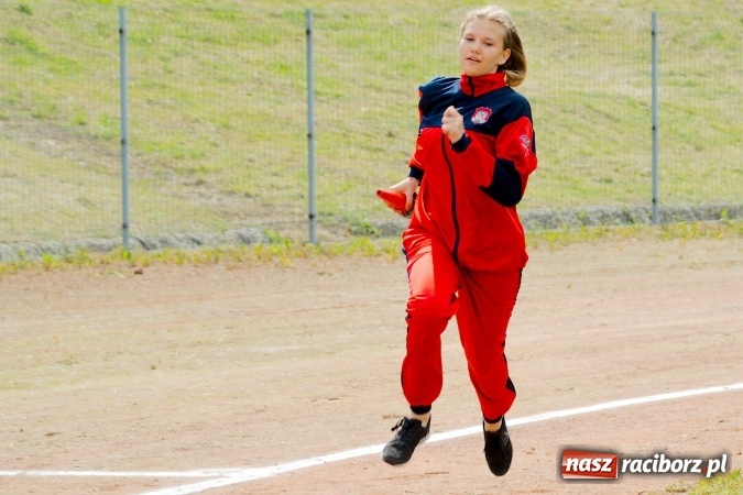 Zdjęcie w galerii na portalu naszraciborz.pl: Strażacy z Brzezia i strażaczki z Sudoła triumfatorami turnieju strażackiego w Raciborzu wiadomości z regionu