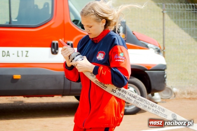 Zdjęcie w galerii na portalu naszraciborz.pl: Strażacy z Brzezia i strażaczki z Sudoła triumfatorami turnieju strażackiego w Raciborzu wiadomości z regionu