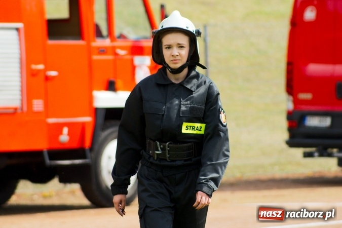 Zdjęcie w galerii na portalu naszraciborz.pl: Strażacy z Brzezia i strażaczki z Sudoła triumfatorami turnieju strażackiego w Raciborzu wiadomości z regionu