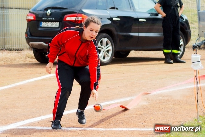 Zdjęcie w galerii na portalu naszraciborz.pl: Strażacy z Brzezia i strażaczki z Sudoła triumfatorami turnieju strażackiego w Raciborzu wiadomości z regionu
