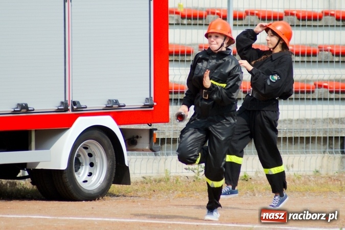 Zdjęcie w galerii na portalu naszraciborz.pl: Strażacy z Brzezia i strażaczki z Sudoła triumfatorami turnieju strażackiego w Raciborzu wiadomości z regionu