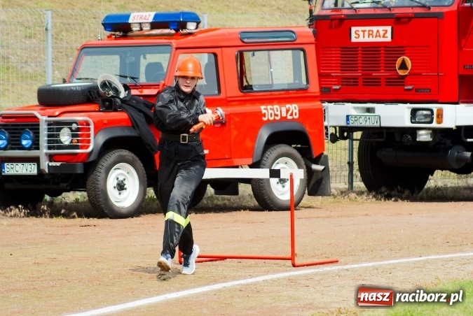 Zdjęcie w galerii na portalu naszraciborz.pl: Strażacy z Brzezia i strażaczki z Sudoła triumfatorami turnieju strażackiego w Raciborzu wiadomości z regionu