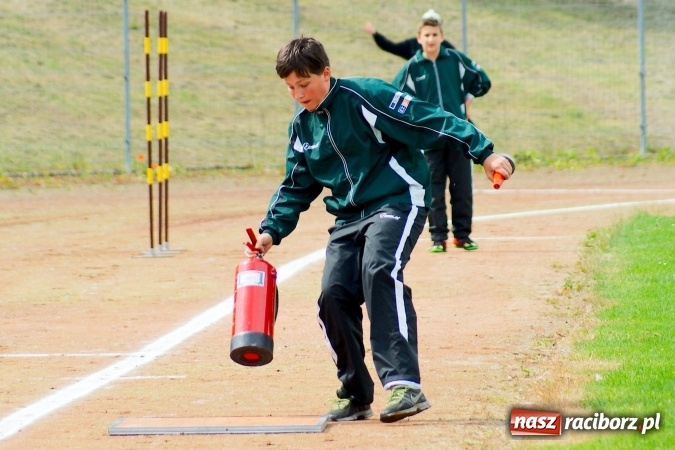 Zdjęcie w galerii na portalu naszraciborz.pl: Strażacy z Brzezia i strażaczki z Sudoła triumfatorami turnieju strażackiego w Raciborzu wiadomości z regionu