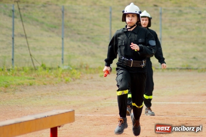 Zdjęcie w galerii na portalu naszraciborz.pl: Strażacy z Brzezia i strażaczki z Sudoła triumfatorami turnieju strażackiego w Raciborzu wiadomości z regionu