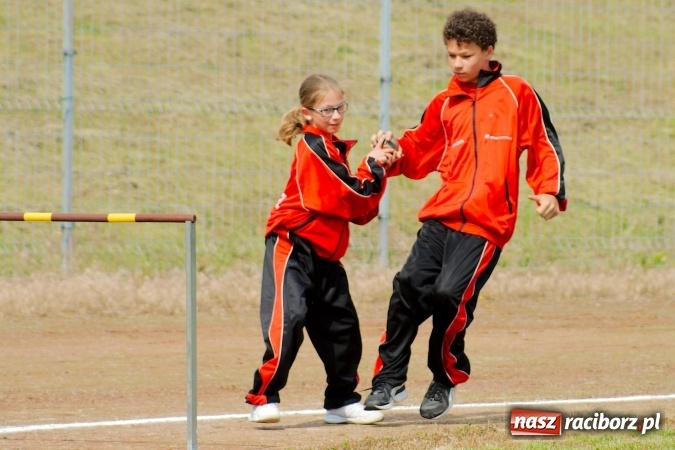 Zdjęcie w galerii na portalu naszraciborz.pl: Strażacy z Brzezia i strażaczki z Sudoła triumfatorami turnieju strażackiego w Raciborzu wiadomości z regionu