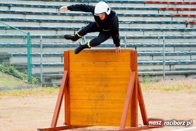 Zdjęcie w galerii na portalu naszraciborz.pl: Strażacy z Brzezia i strażaczki z Sudoła triumfatorami turnieju strażackiego w Raciborzu wiadomości z regionu