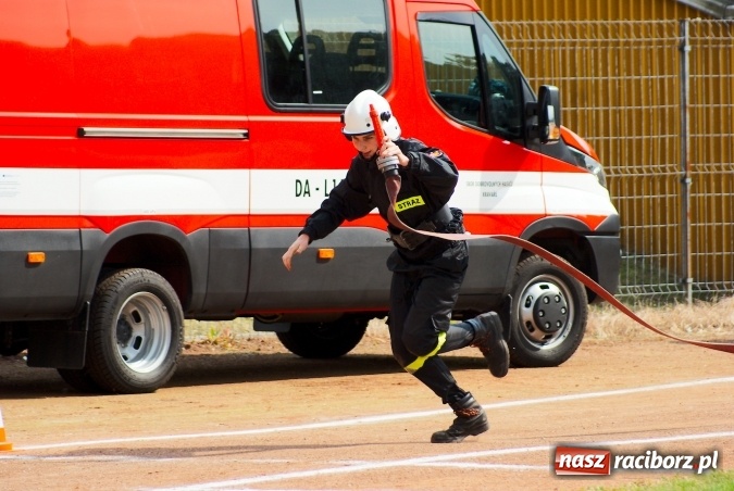 Zdjęcie w galerii na portalu naszraciborz.pl: Strażacy z Brzezia i strażaczki z Sudoła triumfatorami turnieju strażackiego w Raciborzu wiadomości z regionu
