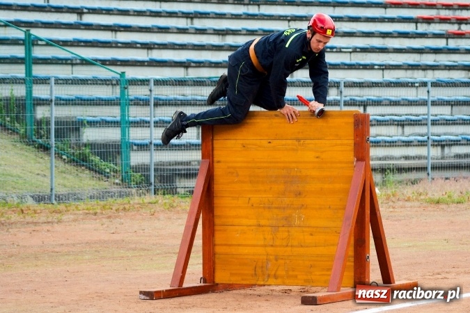 Zdjęcie w galerii na portalu naszraciborz.pl: Strażacy z Brzezia i strażaczki z Sudoła triumfatorami turnieju strażackiego w Raciborzu wiadomości z regionu
